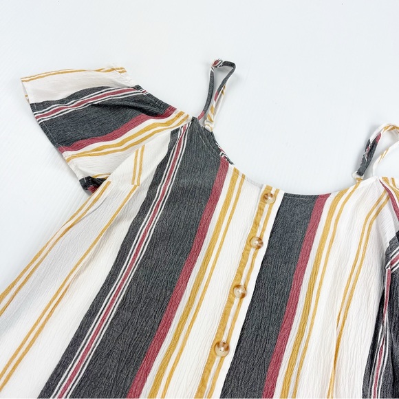 Torrid Rayon Crepe Button Down Short Sleeve Blouse Tank Top - Picture 2 of 5